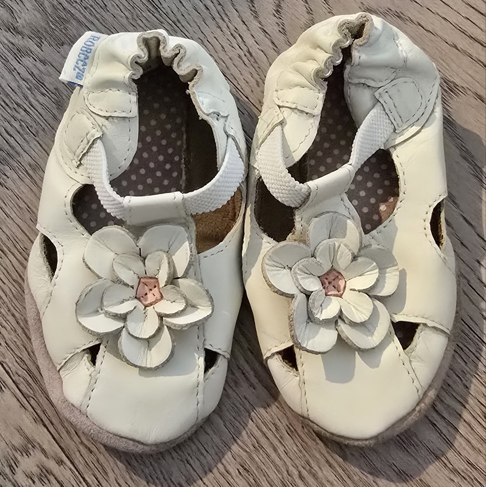 Robeez Baby Girl Pretty Pansy Shoes With Flower Accent